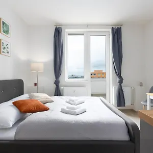 U Metra S Terasou Apartmán